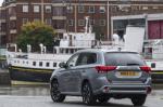 Mitsubishi Outlander PHEV 2015 года (UK)